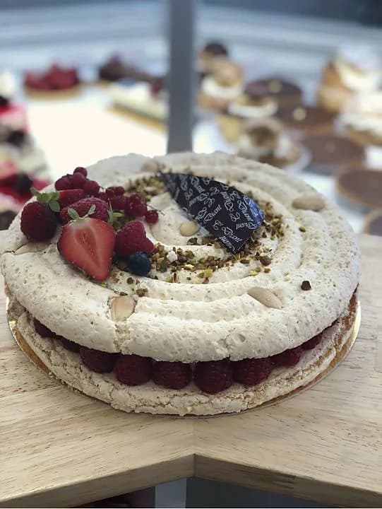 Pavlova framboises pistaches