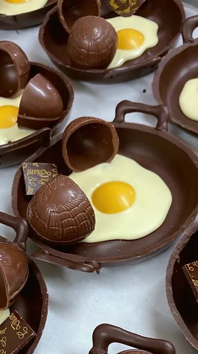 Poêles en chocolat de Pâques